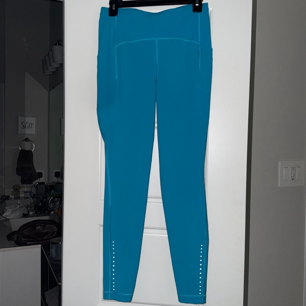 Lululemon Size 8 Blue Wunder Train with Pockets Leggings 28”